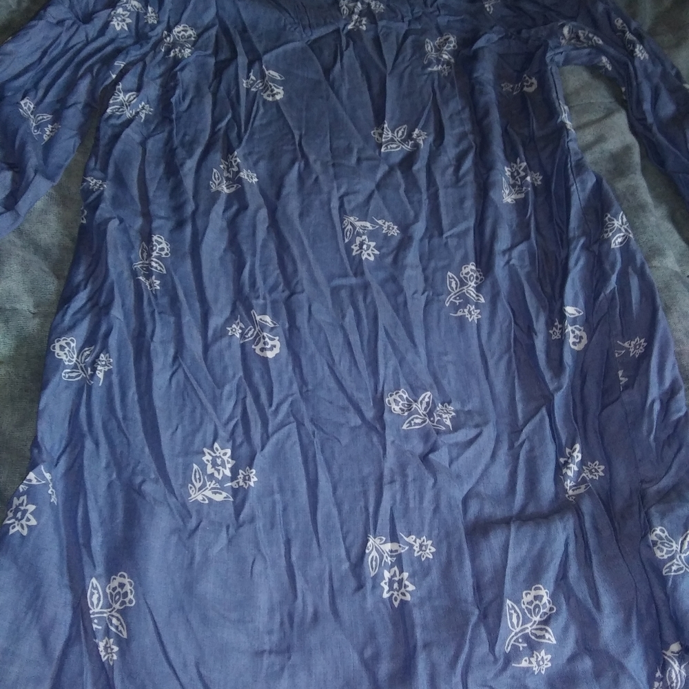 Large Old Navy blouse with floral design